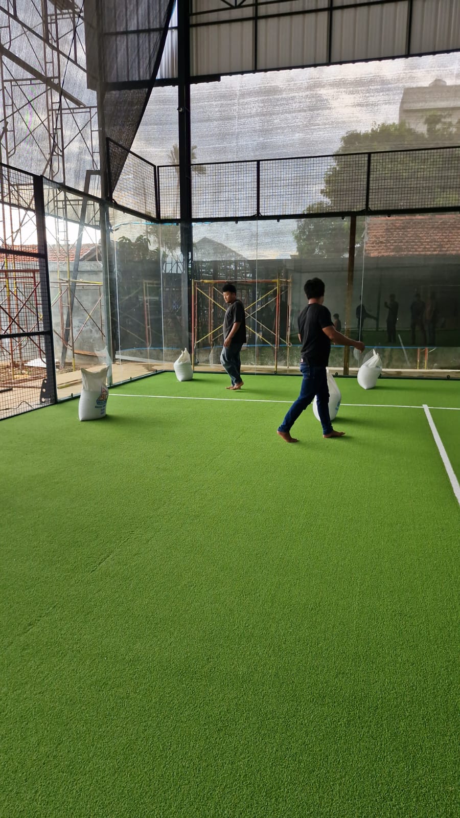 Pemasangan Rumput Sintetis